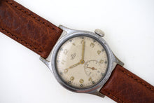 SMITHS MILITARY DELUXE ISSUE A409 PATTERN DENNISON CASED WRISTWATCH 1953