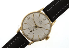 DELUXE SMITHS 9CT GOLD BRITISH RAIL WRISTWATCH IN GOOD CONDITION WITH PATTERNED DIAL 1966